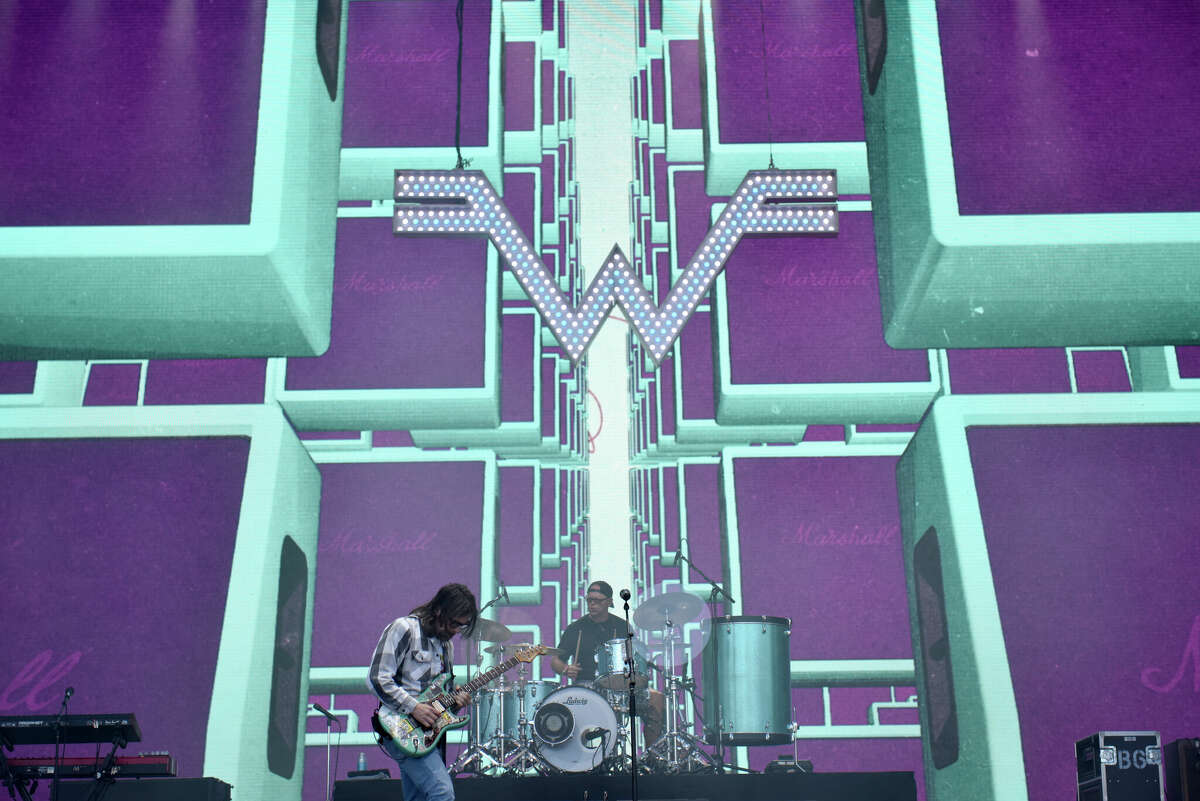 Weezer se presenta en el escenario de Lands End, durante el último día de Outside Lands, el domingo 7 de agosto de 2022.