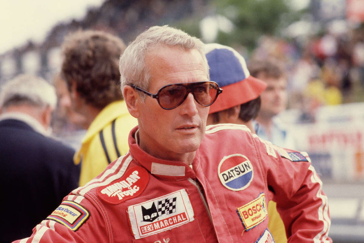 El actor estadounidense y piloto de carreras Paul Newman asiste a las 24 Horas de Le Mans de 1979. 