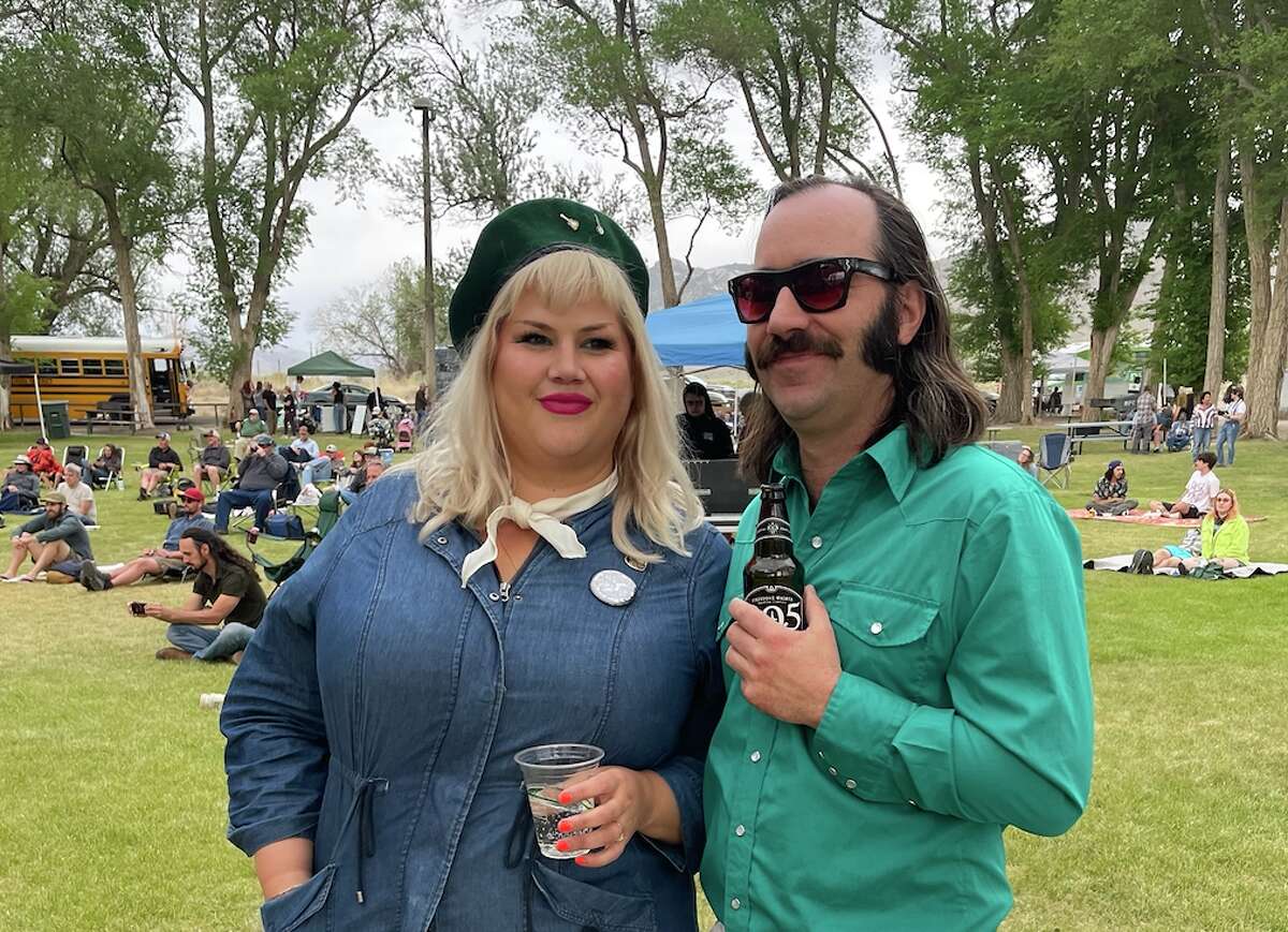 Shannon Shaw y Joe Haener en el Festival Schellraiser en Ely, Nevada, en junio de 2022.