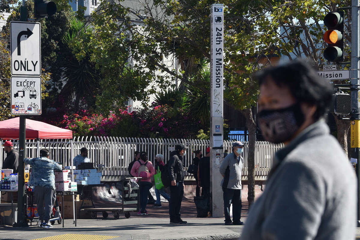 Una vista de la estación BART de 24th Street en el lado este de Mission Street, el martes 23 de agosto de 2022.