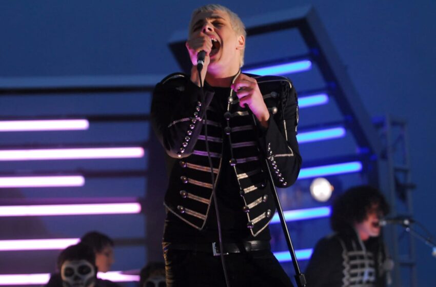  Gerard Way revela cómo My Chemical Romance creó su clásico himno emo ‘Welcome to the Black Parade’