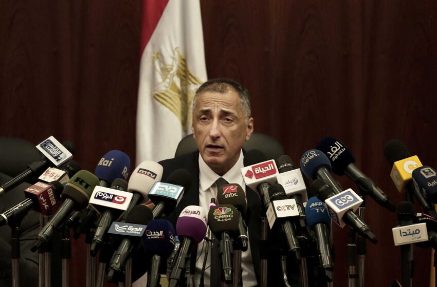  Egipto nombra a un jefe interino del banco central en medio de la crisis
