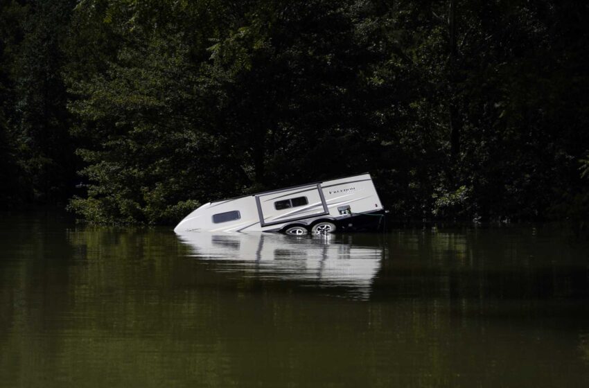  El agua se convierte en un bien necesario en un Kentucky devastado por las inundaciones