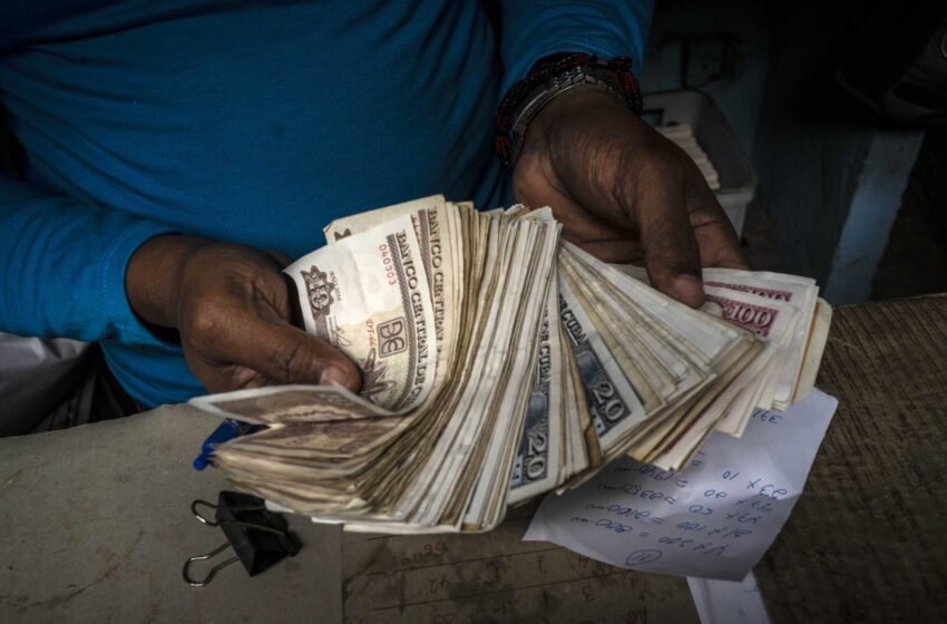  El gobierno cubano comienza a vender dólares – con límites