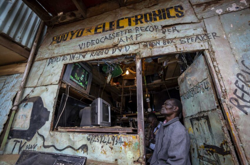  El lento recuento de las reñidas elecciones en Kenia hace temer la intromisión
