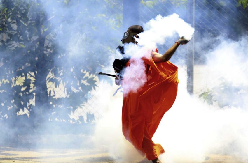  El papel de los monjes en las protestas de Sri Lanka plantea cuestiones familiares