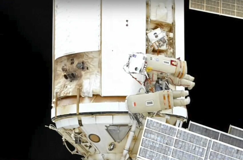  El paseo espacial ruso se interrumpe por una batería defectuosa en el traje del cosmonauta