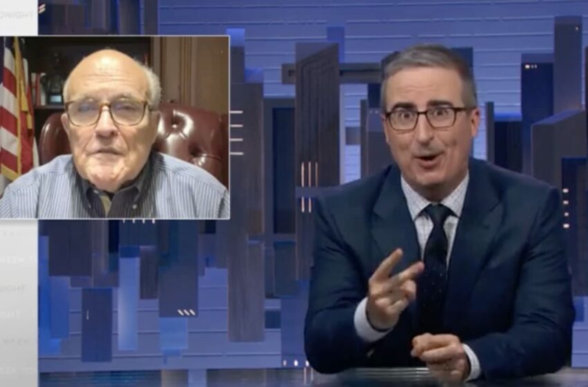  John Oliver avergüenza a Rudy Giuliani por la redada en Mar-a-Lago