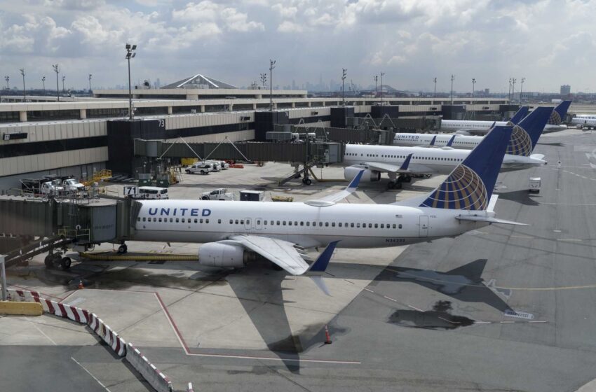  La FAA advierte que la escasez de personal retrasará los vuelos en NYC