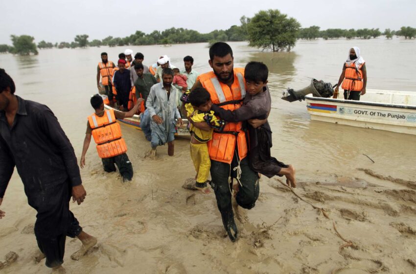  La ayuda internacional llega a un Pakistán devastado por las inundaciones