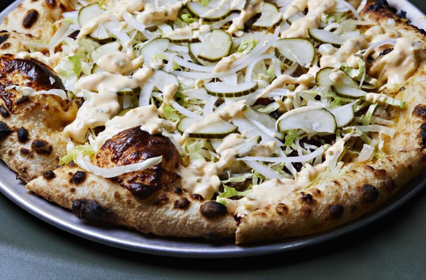  La pizza de pepinillos comenzó como una novedad, pero ahora es un gran eneldo