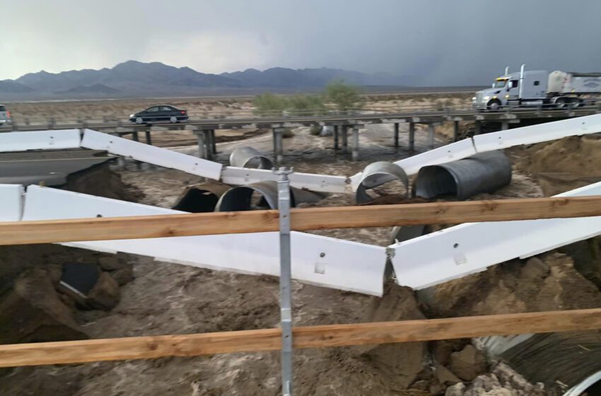  Las inundaciones del desierto dañan la autopista de Los Ángeles a Phoenix