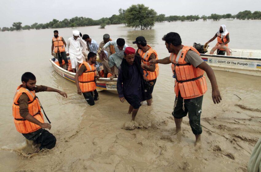  Las inundaciones en Pakistán superan el millar de muertos en una “catástrofe climática