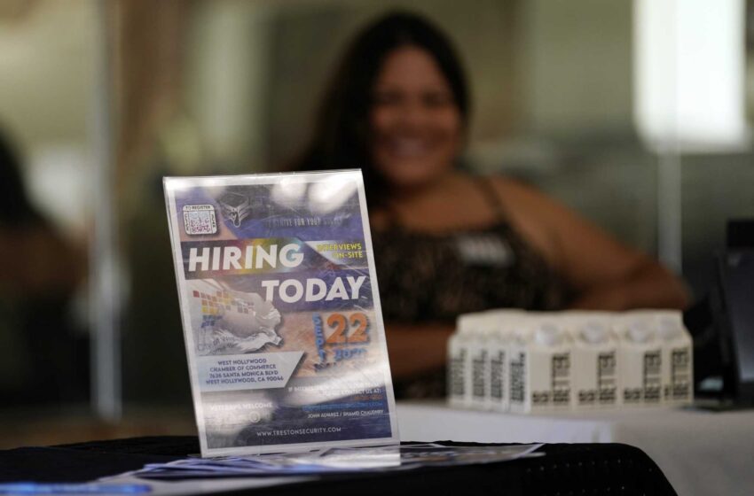  Las vacantes de empleo aumentaron en julio, desvaneciendo las esperanzas de la Fed de enfriamiento