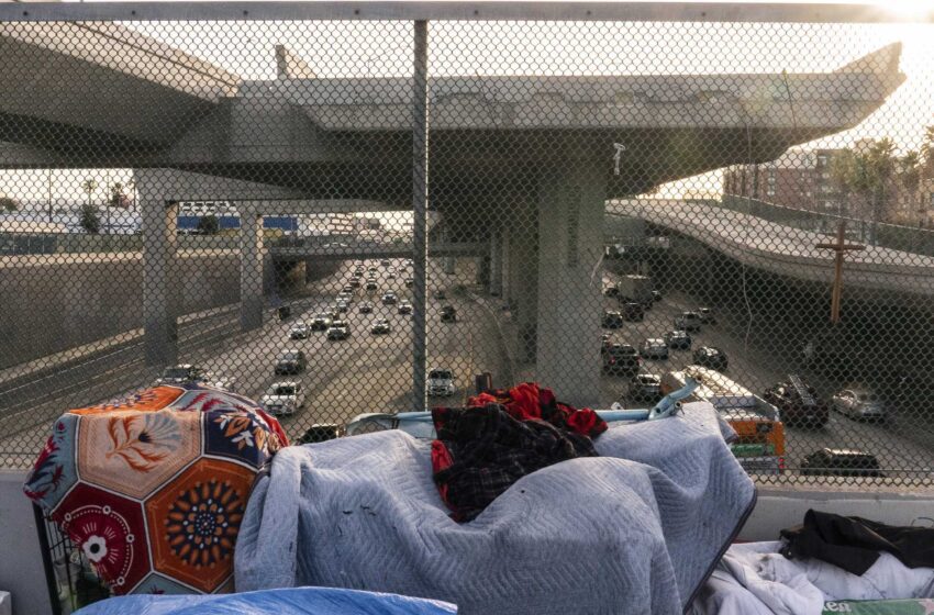  Los Ángeles aprueba la prohibición general de los campamentos de indigentes cerca de las escuelas