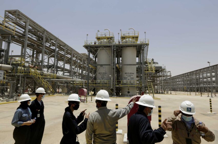  Los altos precios del petróleo ayudan a Saudi Aramco a ganar 88.000 millones de dólares en el primer semestre