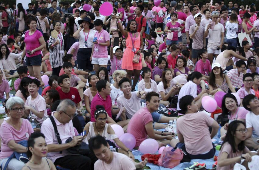  Los homosexuales celebran la derogación de la prohibición del sexo en Singapur y ven un largo camino hacia la igualdad