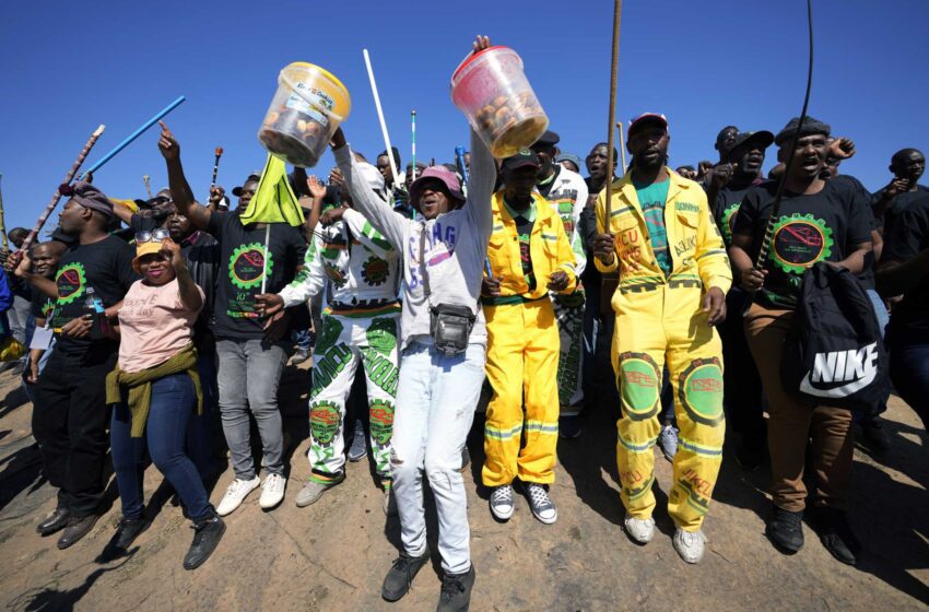  Los mineros sudafricanos conmemoran el décimo aniversario de los asesinatos