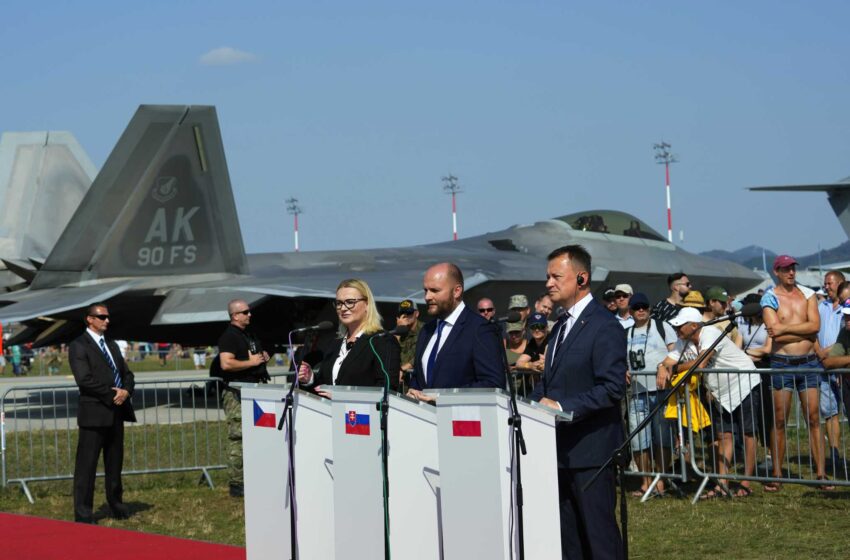  Los polacos y los checos prometen proteger el espacio aéreo eslovaco cuando se retiren los MiG