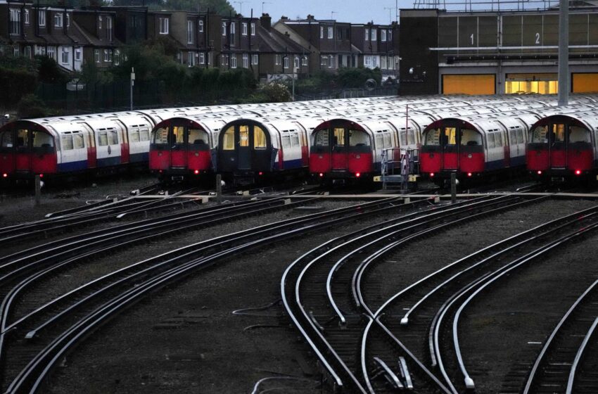  No hay metro: El metro de Londres se ve afectado por la huelga, un día después del paro ferroviario