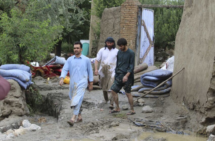  Oficial: Las inundaciones en el este de Afganistán matan al menos a 9 personas