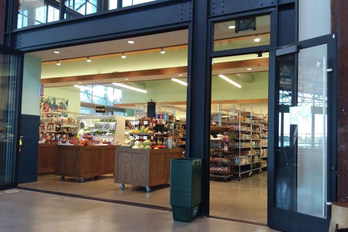 Rocky's Market en Brooklyn Basin en Oakland cerrará el 31 de agosto de 2022, después de dos años. 