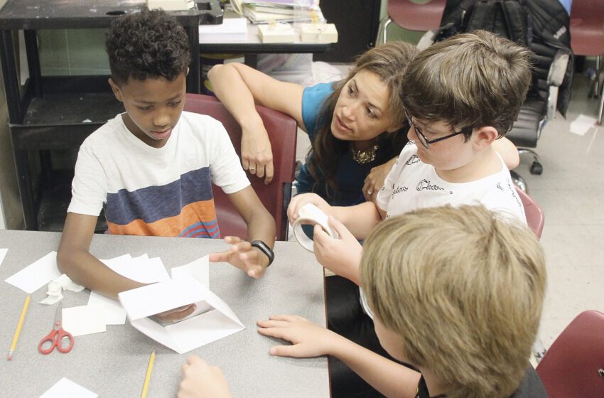  Tennessee presenta una queja por “conceptos prohibidos” en una escuela