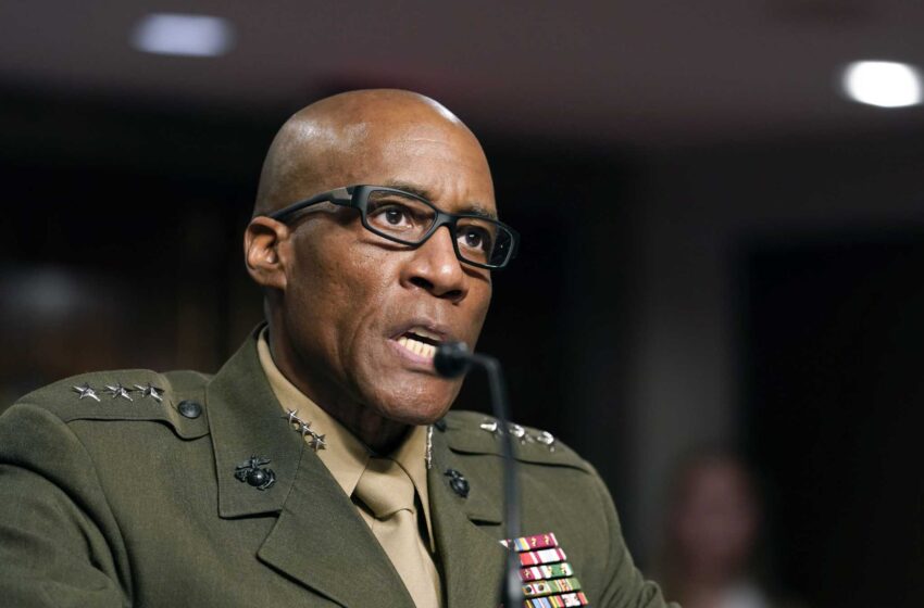  Un general de los marines se hace cargo del Mando de África, y ve desafíos