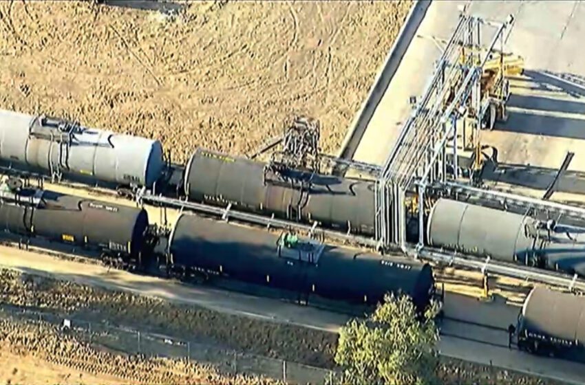  Un producto químico en ebullición en un vagón de tren obliga a la evacuación en California