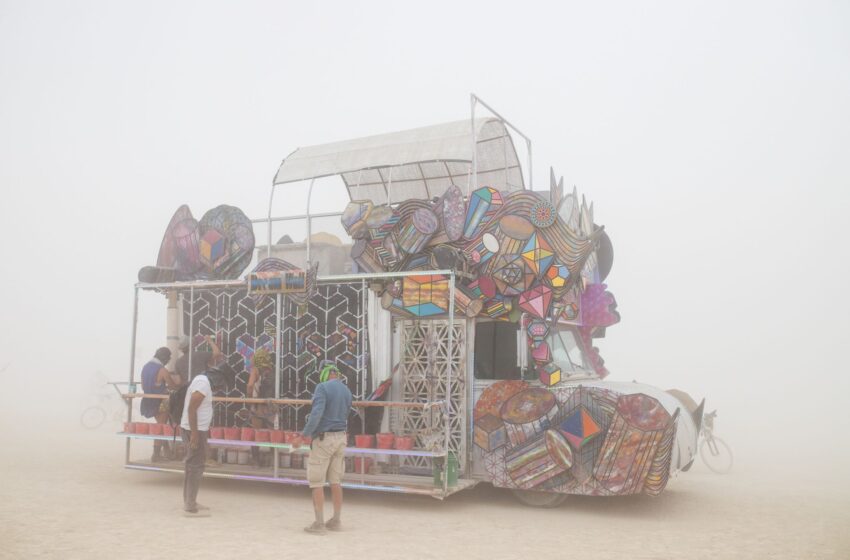  Tormenta de polvo casi descarrila evento principal en Burning Man