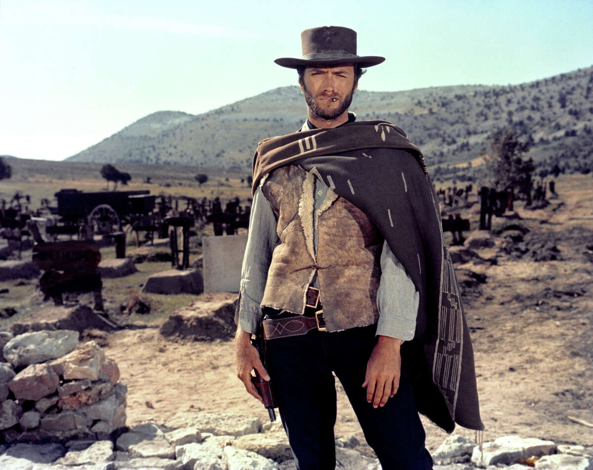 El actor Clint Eastwood en el plató de "El bueno, el feo y el malo", escrita y dirigida por el italiano Sergio Leone y ligeramente inspirada en algunas de las historias de pistoleros de Whiskey Flat.