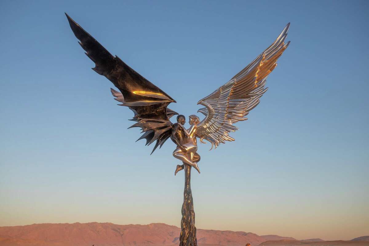 Escultura en Burning Man 2022 en el desierto Black Rock de Gerlach, Nevada.