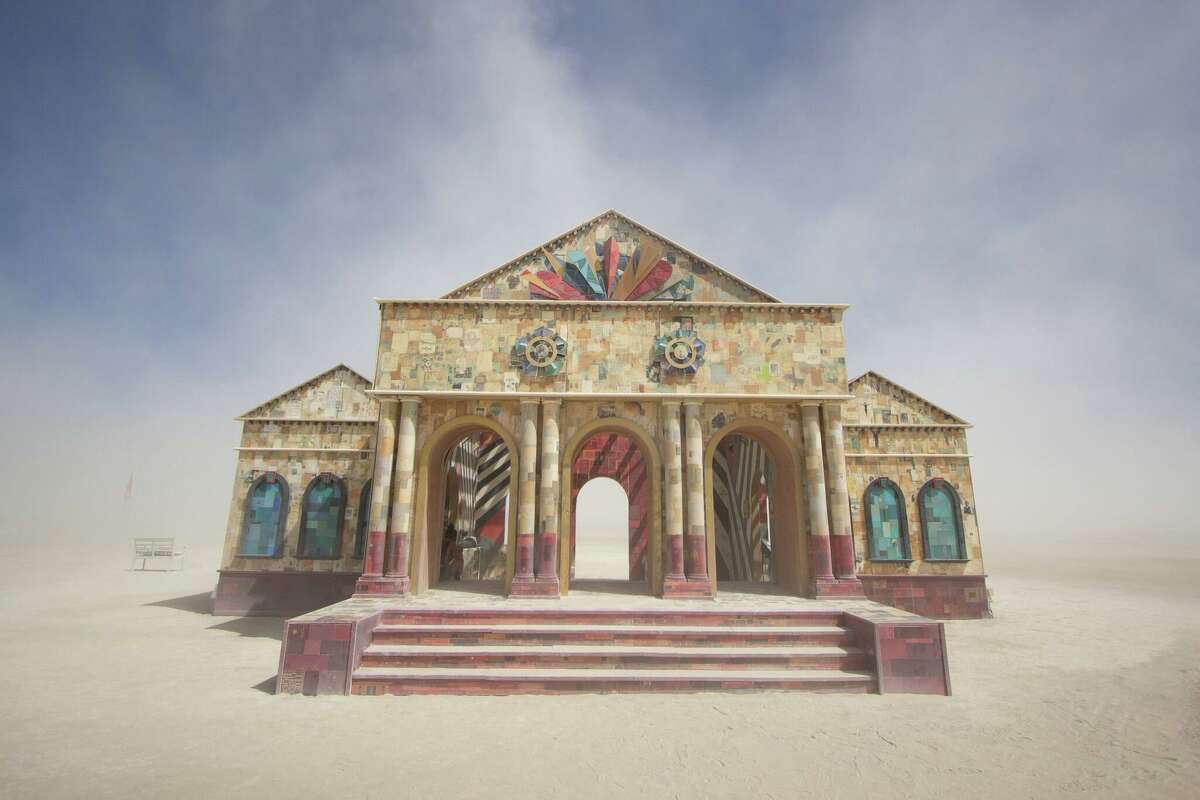 Unbound: A Library in Transition de Julia Nelson-Gal de Palo Alto, California en Burning Man 2022 en el desierto Black Rock de Gerlach, Nevada.