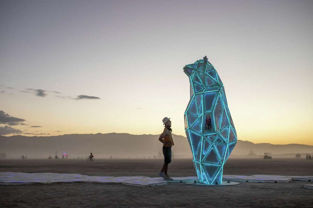 The Last Ocean de Jen Lewin de Brooklyn, Nueva York en Burning Man 2022 en el desierto Black Rock de Gerlach, Nevada.