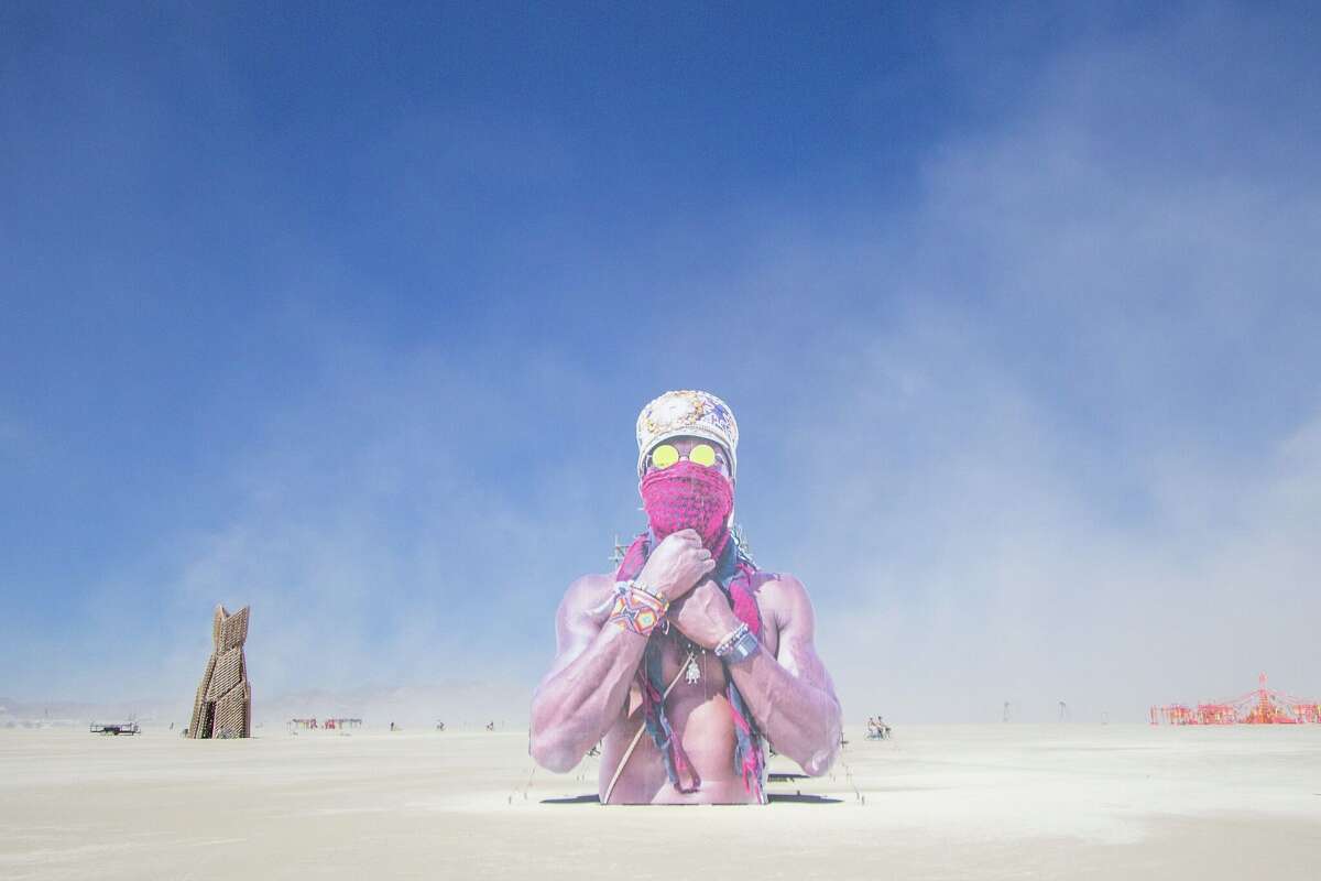 "Black! Ase" de Erin Douglas y Black Burner Project de Baltimore, Maryland, en Burning Man 2022 en Black Rock Desert de Gerlach, Nevada.