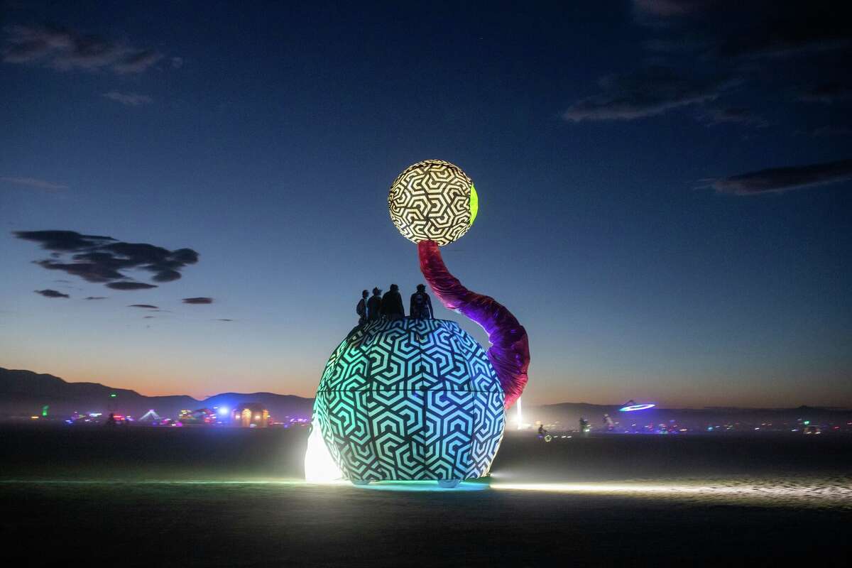 Art car en Burning Man 2022 en el Black Rock Desert de Gerlach, Nevada.