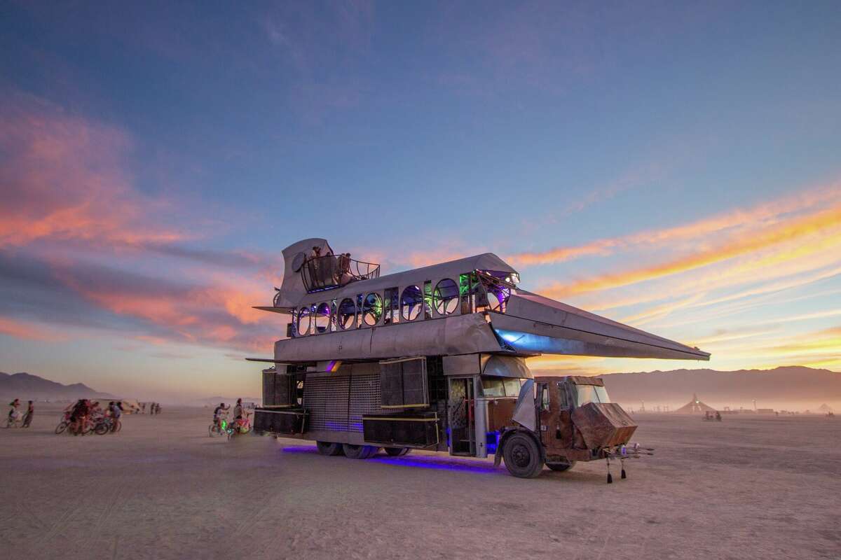 Art car en Burning Man 2022 en el Black Rock Desert de Gerlach, Nevada.