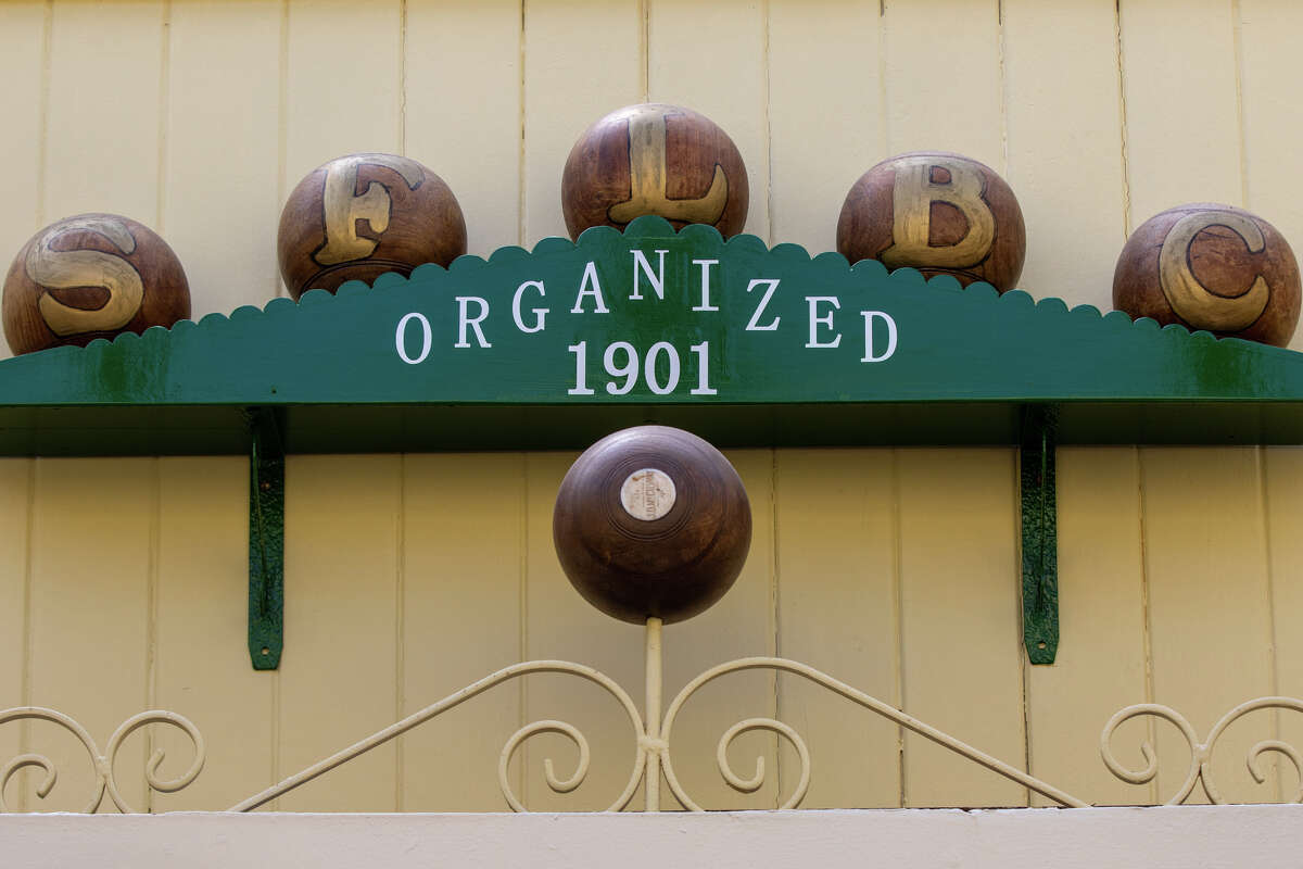 Parte de la decoración decorativa dentro de la casa club del San Francisco Lawn Bowling Club en el Golden Gate Park en San Francisco, California, el 18 de agosto de 2022.