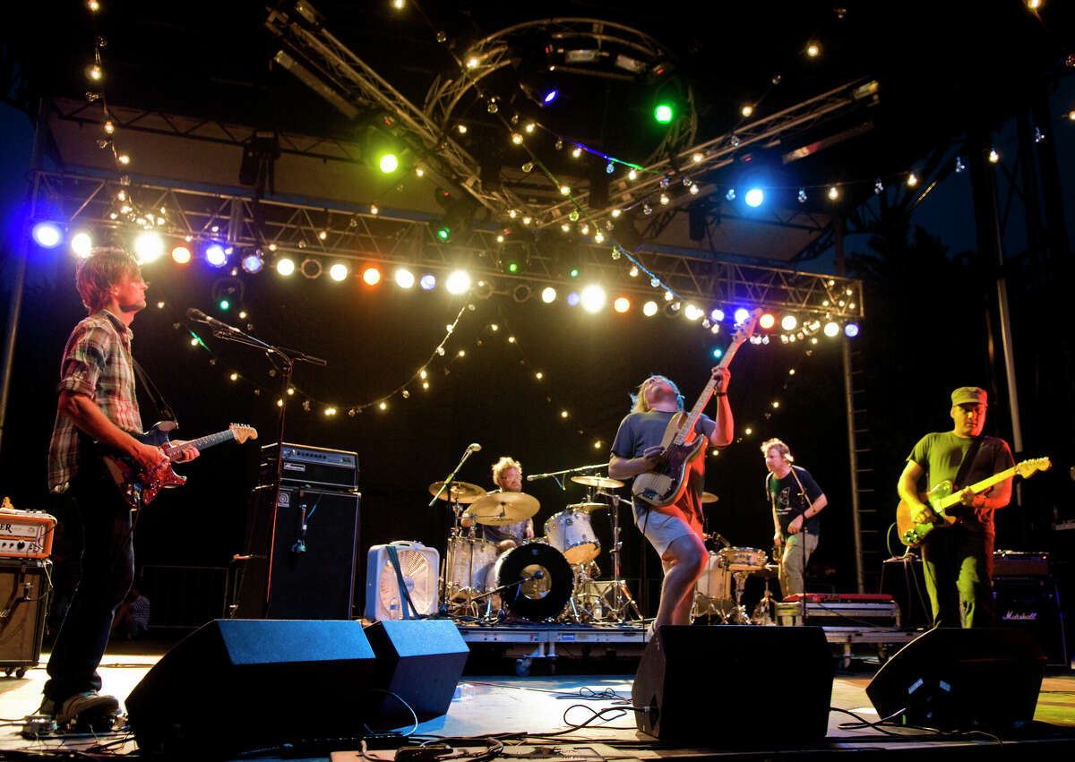 (ID) Stephen Malkmus, Steve West, Mark Ibold, Bob Nastanovich y Scott Kannberg de Pavement actúan durante el tercer y último día del Pitchfork Music Festival en Union Park el 18 de julio de 2010 en Chicago, Illinois.