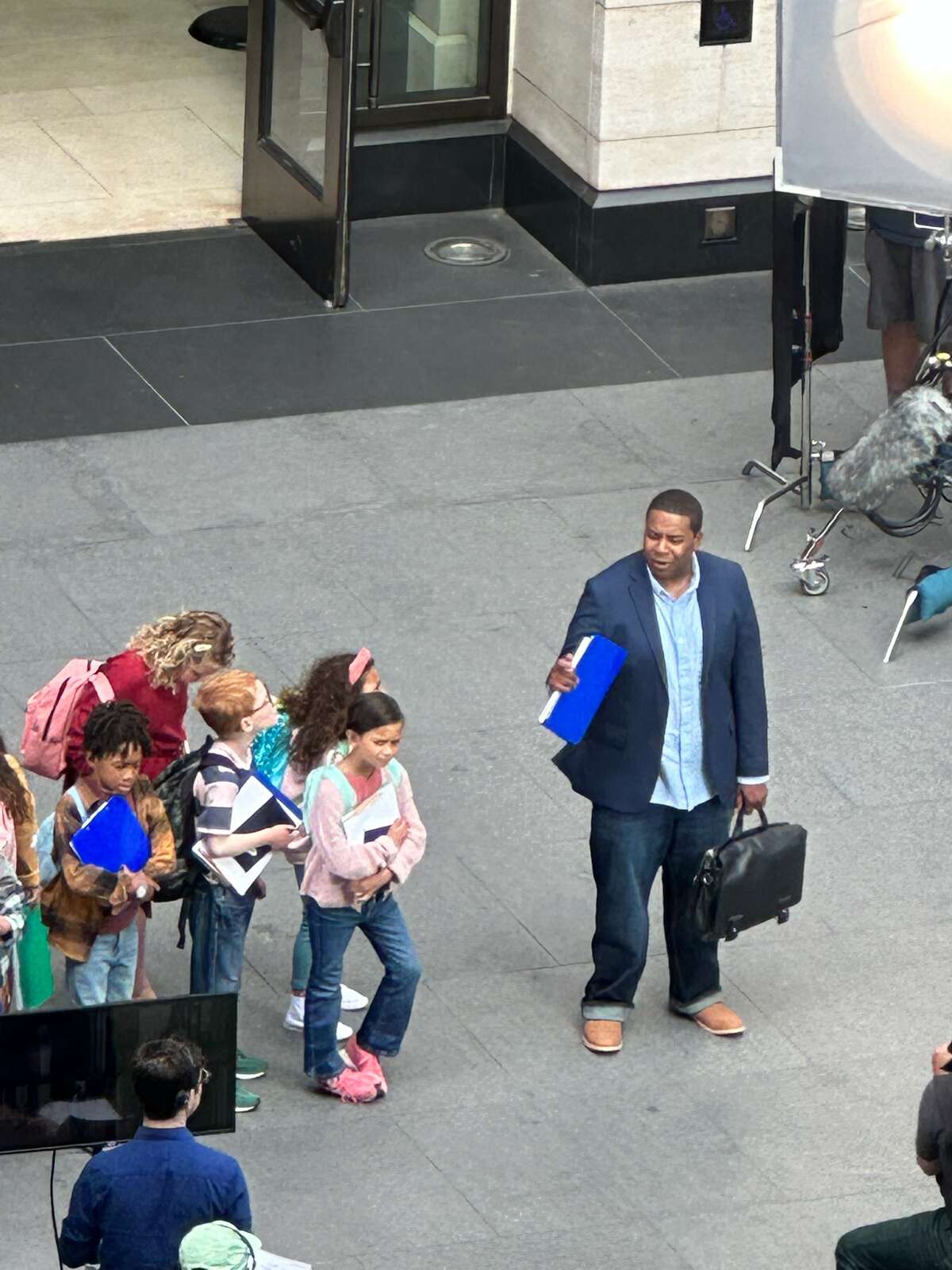 Kenan Thompson fue visto con un equipo de filmación en Embarcadero y Folsom Street el 20 de septiembre de 2022.