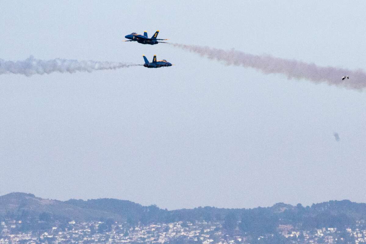 Los Blue Angels practicaron para su actuación en la Semana de la Flota de SF en el Área de la Bahía de San Francisco el 10 de octubre de 2019.