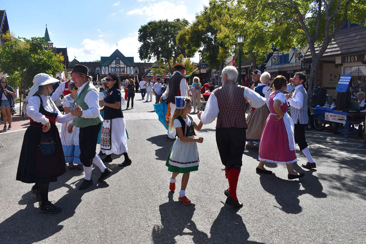 La celebración de los Días Daneses de Solvang, en septiembre después de una pausa de dos años, atrajo multitudes a la plaza del pequeño pueblo. 