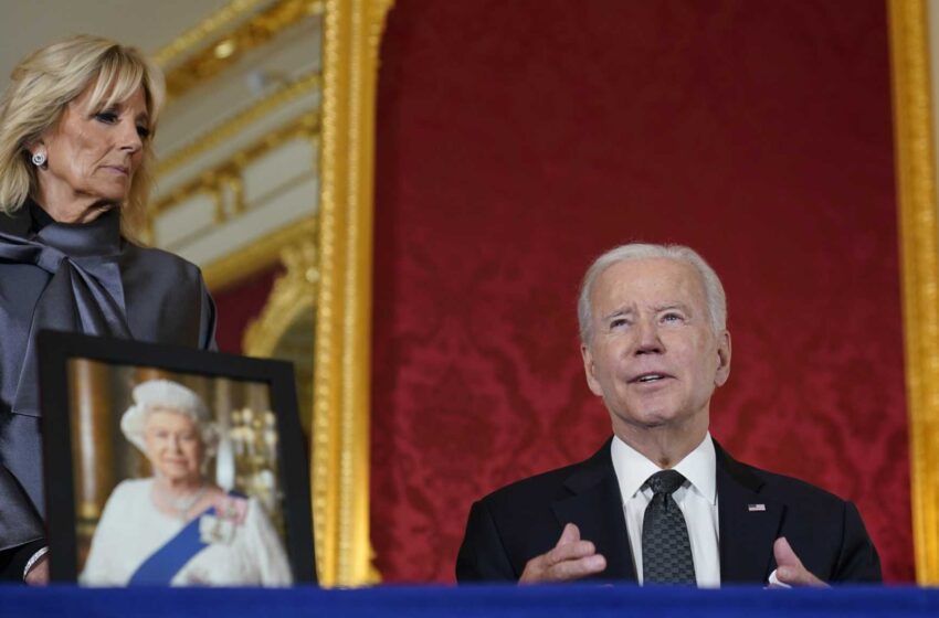  Biden y Jill Biden comparten recuerdos de la visita a la reina en 2021