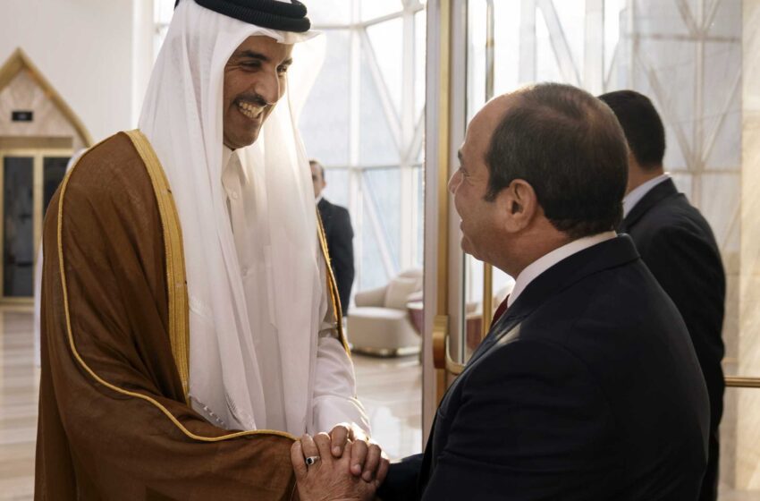  El presidente de Egipto en Qatar en su primera visita en medio de un acercamiento