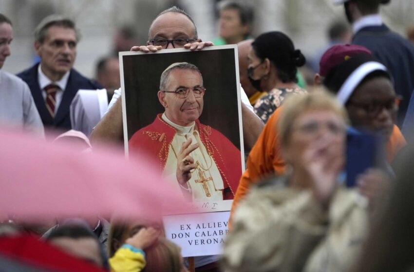  Juan Pablo I, Papa “sonriente” de corta duración, es beatificado