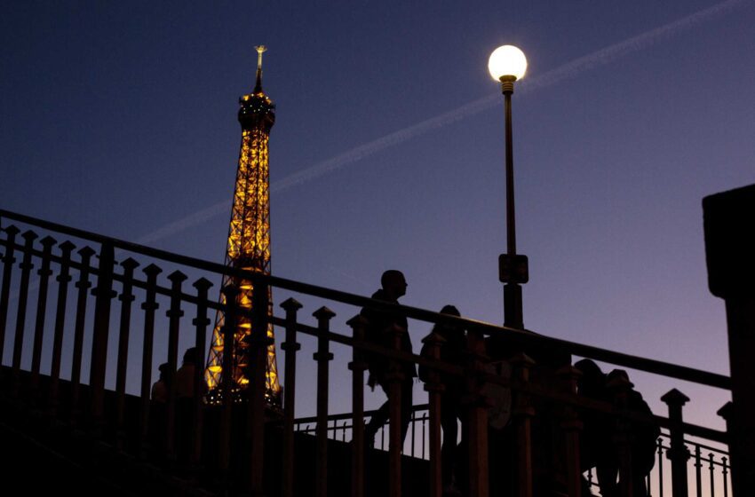  La Torre Eiffel se oscurecerá antes para que París ahorre energía