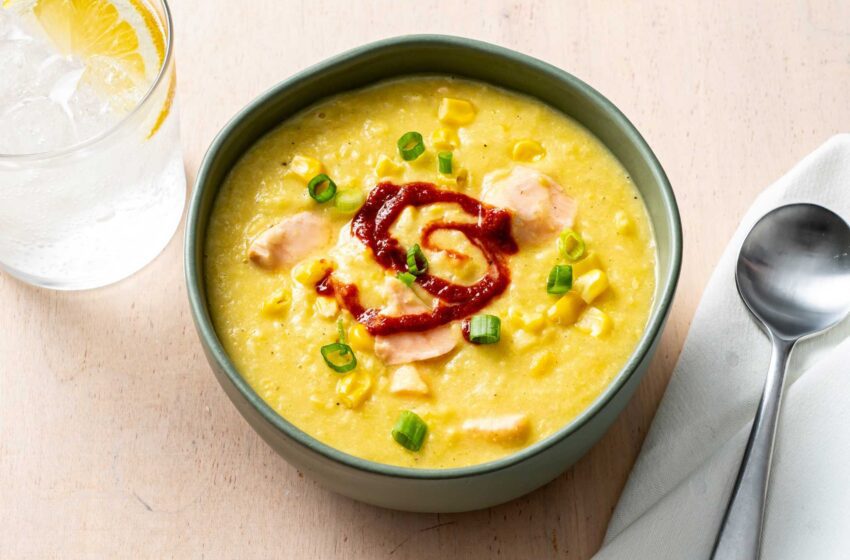  La sopa de maíz con miso y salmón es una comida encantadora de fin de verano