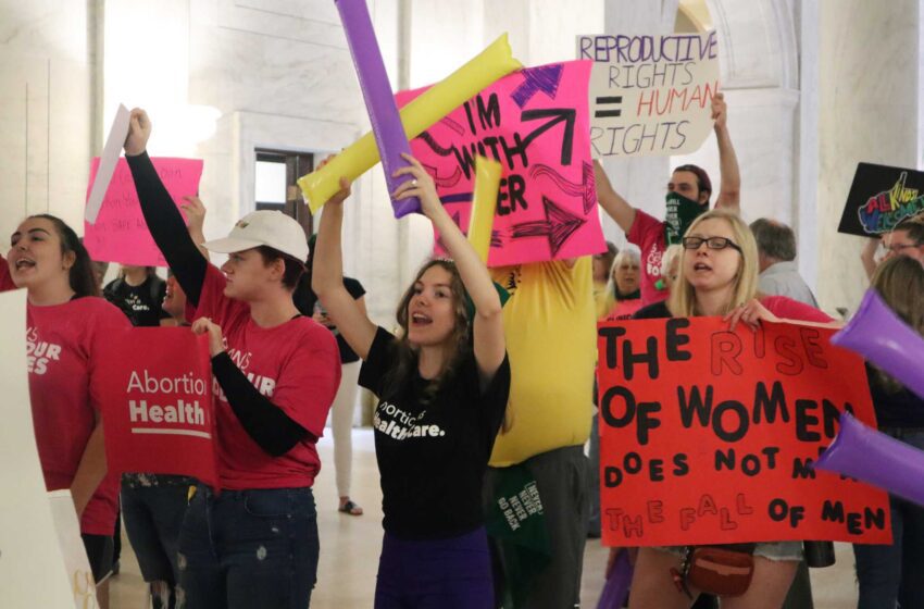  Los legisladores de Virginia Occidental aprueban la prohibición del aborto con pocas excepciones