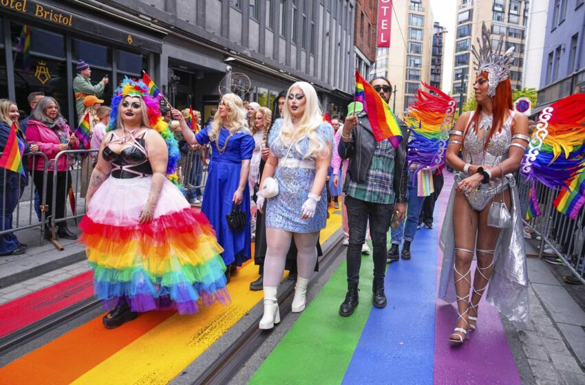  Marcha de solidaridad LGBT en Noruega por la cancelación del desfile del Orgullo