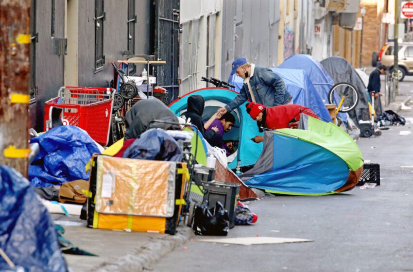  Residentes sin hogar de SF demandan a London Breed y SFPD por redadas ‘crueles’